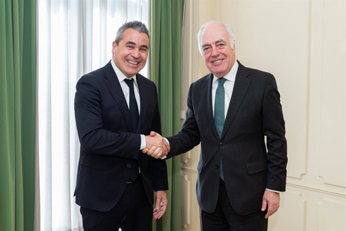 El presidente de Anfac, Josep María Recasens, y el director general de Fundación Ibercaja, José Luis Rodrigo Escrig.