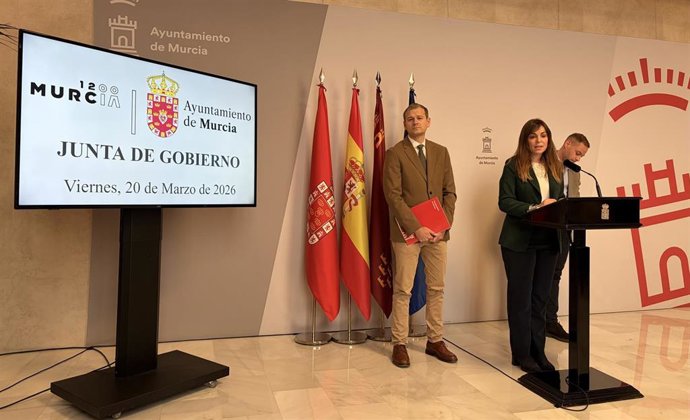 Archivo - La vicealcaldesa y portavoz del equipo de Gobierno, Rebeca Pérez, junto a los ediles Marco Antonio Fernández y Miguel Ángel Noguera, en Junta de Gobierno