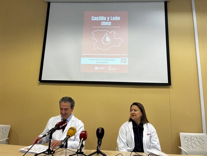 Miguel Ángel Ortiz de Valdivieso y Maribel González, durante la rueda de prensa.
