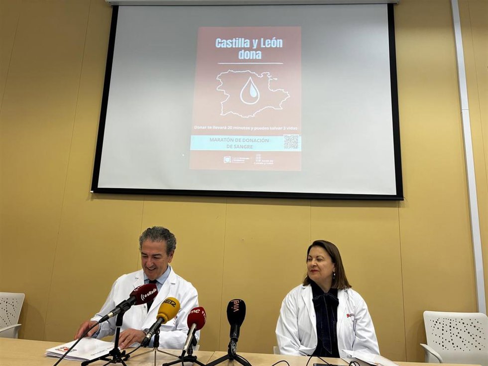Miguel Ángel Ortiz de Valdivieso y Maribel González, durante la rueda de prensa.