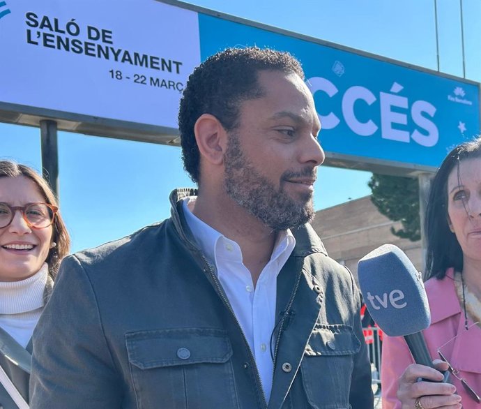 El secretario general de Vox y líder de la formación en Catalunya, Ignacio Garriga, en declaraciones a periodistas en Barcelona