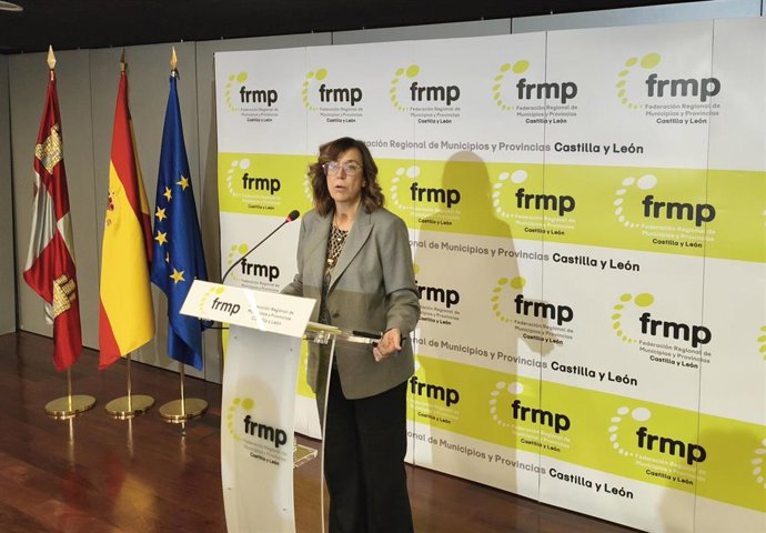 La presidenta de la Federación Regional de Municipios y Provincias, Ángeles Armisén, durante la presentación del Plan de Formación 2026.