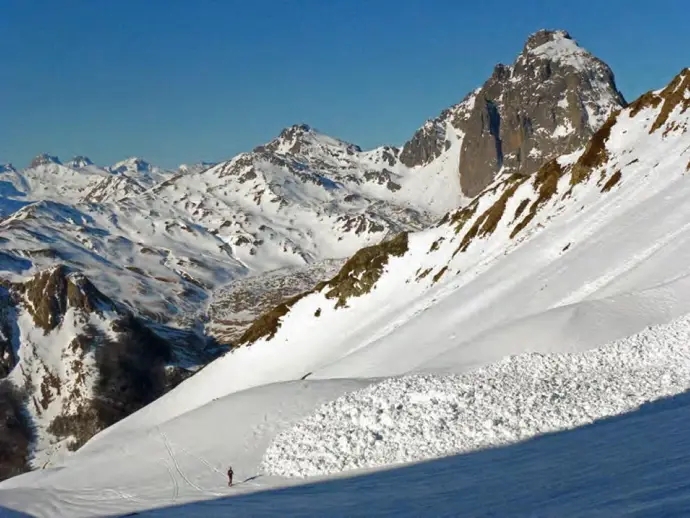 Alud de fusión en el Pirineo