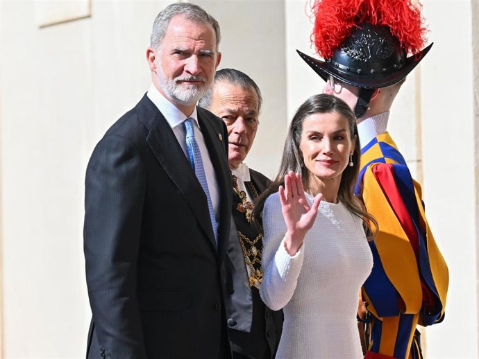 Los Reyes Felipe y Letizia, a su llegada a Ciudad del Vaticano para su encuentro con el Papa León XIV