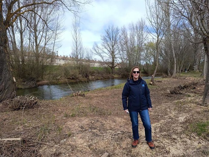 La presidenta de la Confederación Hidrográfica del Duero visita el Ucero por El Burgo de Osma (Soria).