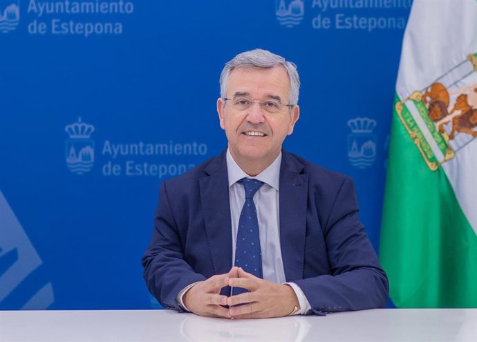 El alcalde de Estepona, José María García Urbamo.