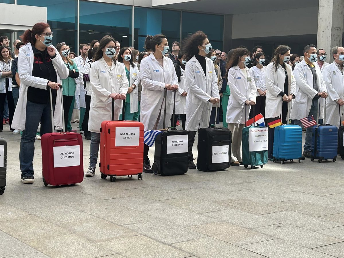 Los médicos finalizan la segunda semana de huelga con un nuevo revés con la ley que permitirá sustituir al médico