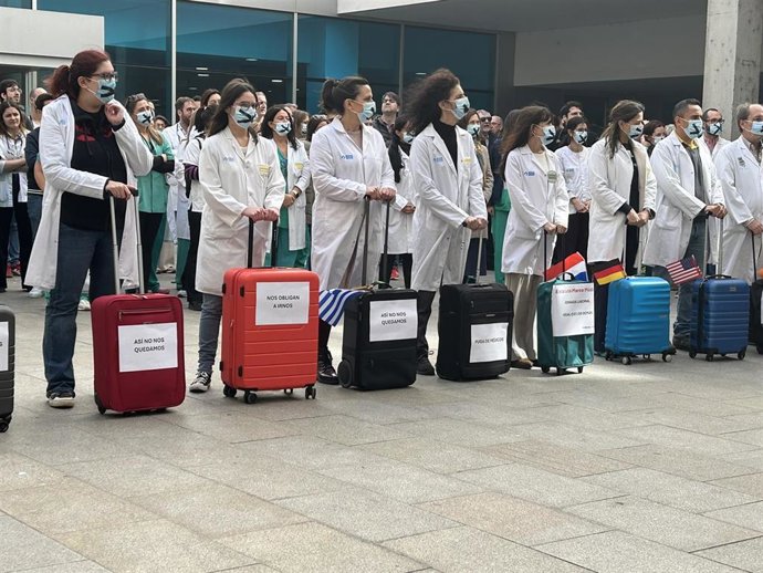 Los médicos riojanos escenifican la fuga de profesionales por las condiciones laborales