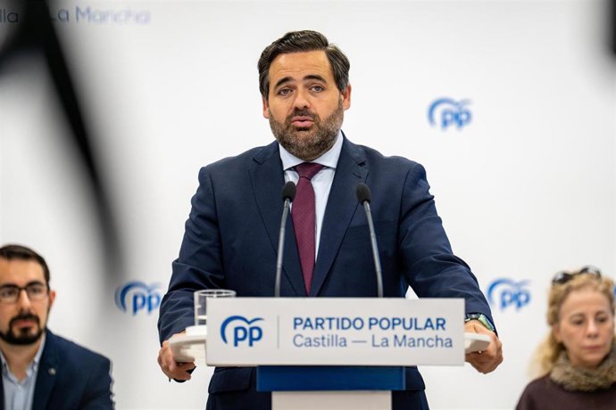 Núñez intervención ante los miembros de la Mesa Sectorial de Sanidad del PP-C-LM.