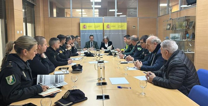 La subdelegada del Gobierno en Cádiz, Blanca Flores, preside la reunión del dispositivo de seguridad por el partido de fútbol entre el Cádiz y el Málaga en la capital gaditana.