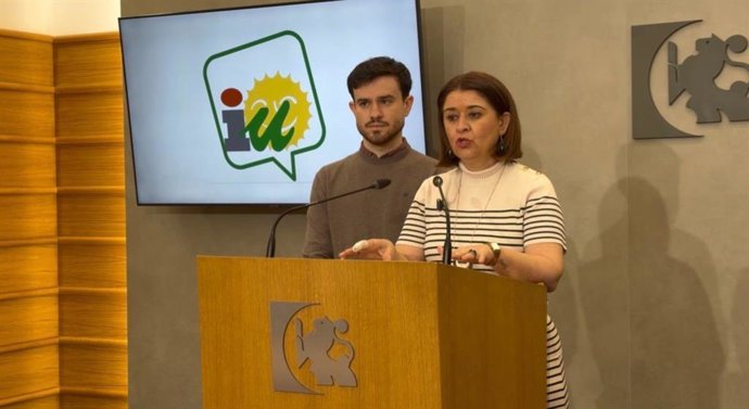 Los diputados de IU en la Diputación de Córdoba, Irene Ruiz y José Manuel Cobo.