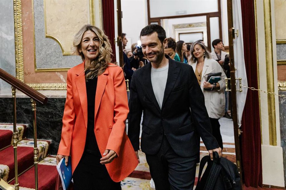 Archivo - La vicepresidenta segunda y ministra de Trabajo, Yolanda Díaz y el ministro de Derechos Sociales y Agenda 2030, Pablo Bustinduy.