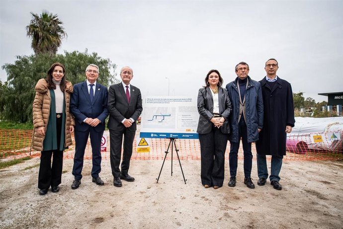 El alcalde de Málaga, Francisco de la Torre, junto a la concejala delegada de Sostenibilidad Medioambiental, Penélope Gómez; la alcaldesa de Torremolinos, Margarita del Cid; y el presidente de la Diputación, Francisco Salado.
