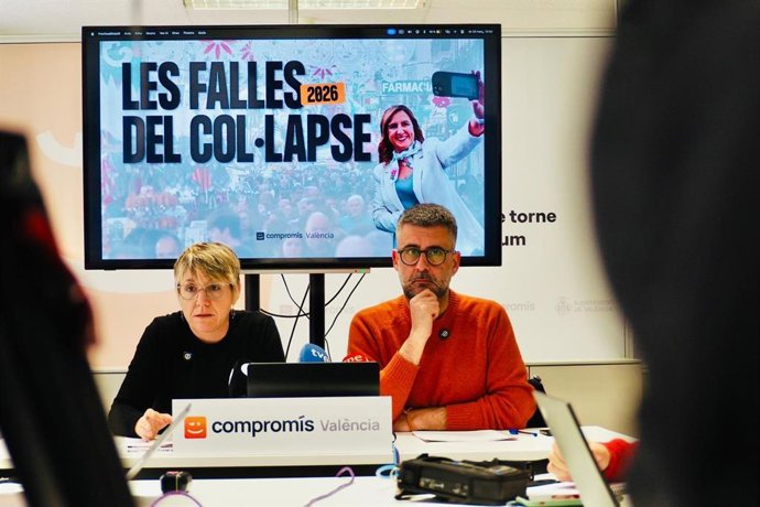 La portavoz de Compromís en el Ayuntamiento de València, Papi Robles, y el concejal Pere Fuset, en la rueda de prensa de balance de Fallas