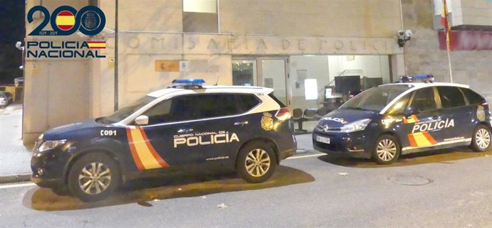 Coches de la Policía Nacional frente a la comisaría de Manacor.
