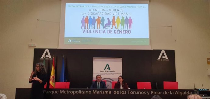 La secretaria general de Familias, Igualdad, Violencia de Género y Diversidad, Concepción Cardesa, inaugura la jornada de formación a través del Protocolo Andaluz para la atención a mujeres con discapacidad víctimas de violencia de género en El Puerto