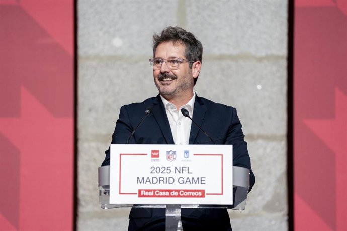 Archivo - El Consejero de Cultura, Turismo y Deporte, Mariano de Paco Serrano, interviene durante una recepción a los representantes de la liga estadounidense de fútbol americano (NFL), a 14 de noviembre de 2025, en Madrid (España). 