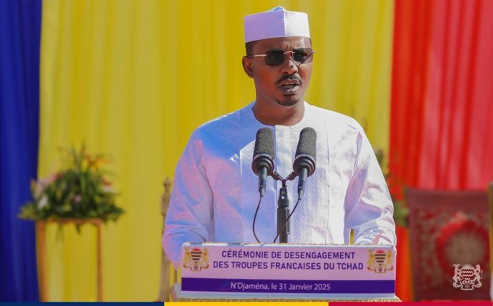 Archivo - El presidente de Chad, Mahamat Idriss Déby, durante la ceremonia en Yamena por el fin de la retirada de las tropas de Francia desplegadas en el país africano