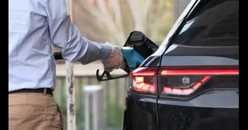 Sánchez anuncia la rebaja del IVA de la electricidad, el gas, la gasolina y el gasóleo al 10%