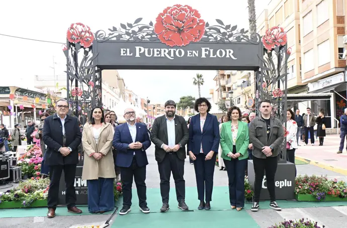 El presidente de la Región de Murcia, Fernando López Miras, en la inauguración de la IV Feria de Comercio y la Gastronomía 'El Puerto en Flor'