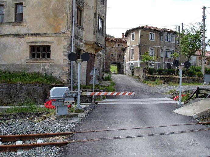 Adif suprimirá un paso a nivel en Hazas de Cesto, en la línea de ancho métrico Bilbao-Santander