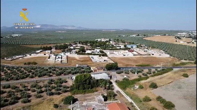 Imagen aérea de la finca rústica de Puente Genil que supuestamante ha sido parcelada ilegalmente.