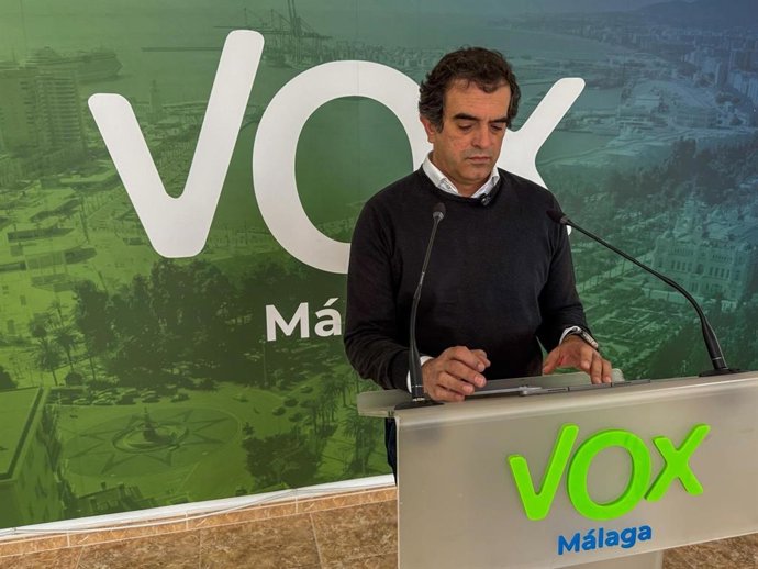 El presidente de Vox Málaga y diputado andaluz, Antonio Sevilla, en rueda de prensa