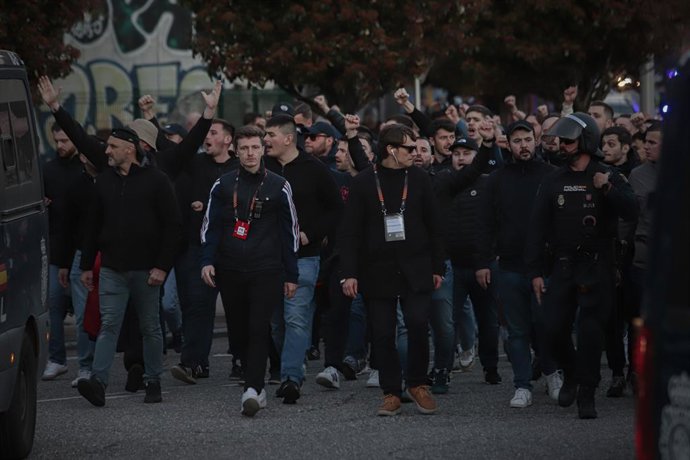 Ambiente previo al partido de ida de los octavos de final de la UEFA Europa League entre el Celta de Vigo y el Olympique de Lyon, en los alrededores del estadio de Balaídos, a 12 de marzo de 2026, en Vigo, Pontevedra, Galicia (España). Una pelea entre afi