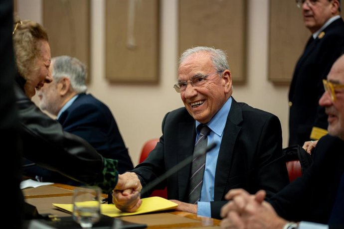El vicepresidente del Gobierno Alfonso Guerra, durante un acto de homenaje a Francisco Fernández Marugán en el Congreso.