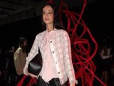 Foto: Victoria Federica, abrumada, juega al ratón y al gato con la prensa en su impactante aparición en la MBFW Madrid