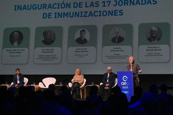La alcaldesa de Jerez de la Frontera (Cádiz), María José García-Pelayo, inaugura las XVII Jornadas de Inmunizaciones de la Asociación Española de Pediatría en los Museos de la Atalaya.