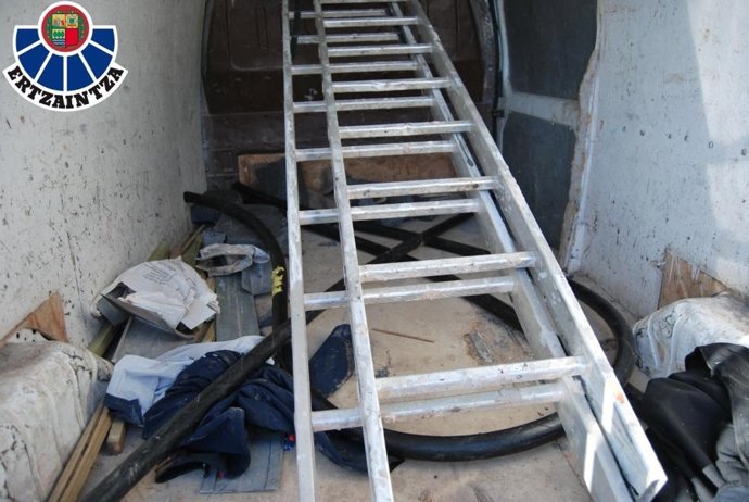 Furgoneta utilizada para el robo de cable