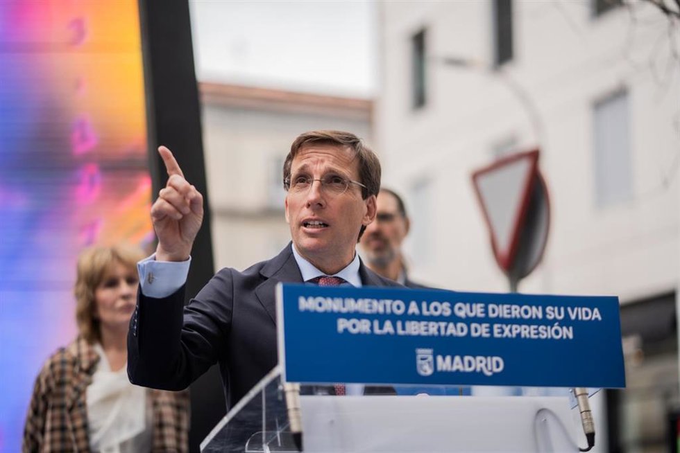 El alcalde de Madrid, José Luis Martínez-Almeida, durante la presentación de un monumento en recuerdo a los caídos por la libertad de expresión