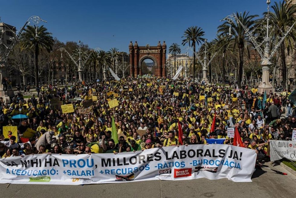 La manifestación docente en el paseo Lluís Companys de Barcelona
