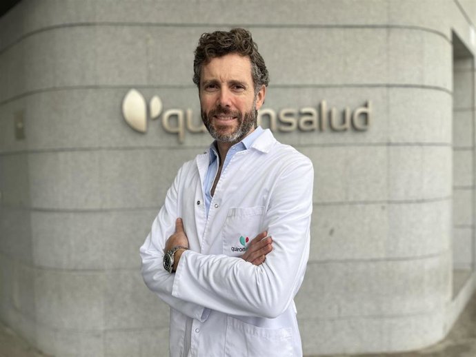 El especialista en Traumatología y Cirugía Ortopédica y miembro de la Unidad de Cadera del Hospital Quirónsalud Sagrado Corazón, el doctor José Lirola.