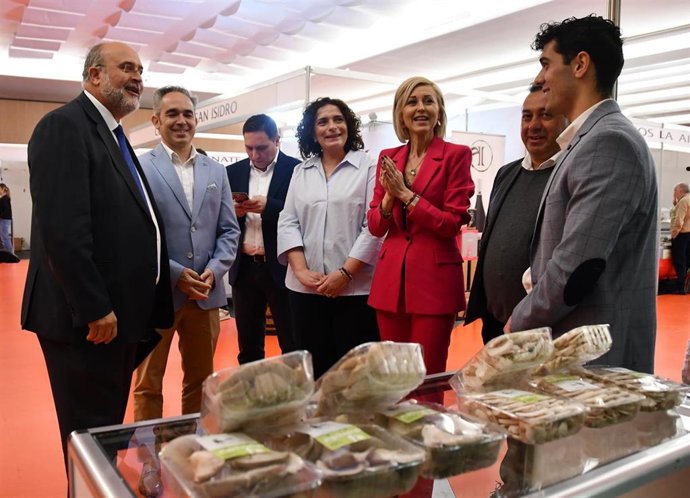 El vicepresidente primero del Gobierno regional, José Luis Martínez Guijarro, en la inauguración de la II Feria del Champiñón.