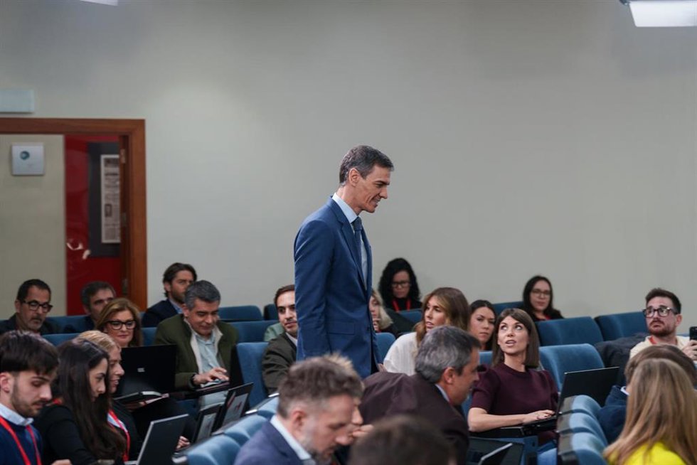 El presidente del Gobierno, Pedro Sánchez, durante una rueda de prensa posterior al Consejo de Ministros extraordinario, en el Palacio de la Moncloa, a 20 de marzo de 2026, en Madrid (España). 
