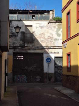 Edificio en la calle Vascongadas de Sevilla.