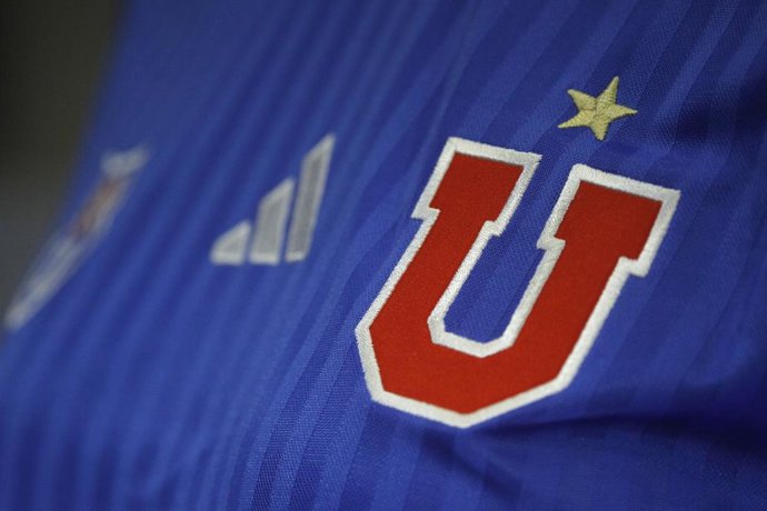 Futbol, Lanzamiento nueva camiseta de Universidad de Chile. Universidad de Chile, lanza su nueva camiseta para el campeonato nacional 2023. 01/03/2023 Jonnathan Oyarzun/Photosport  Football, Launch of the new University of Chile shirt. Universidad de