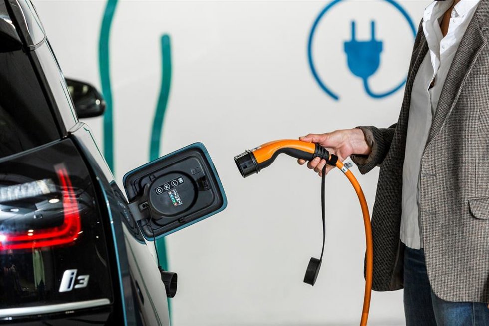 Archivo - El Gobierno aprueba la deducción del 15% en la compra de electrificados y puntos de recarga