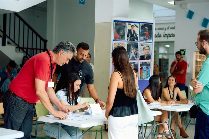 Archivo - Educación publica el procedimiento selectivo de oposiciones a maestro en las islas, donde se convocarán 686 plazas