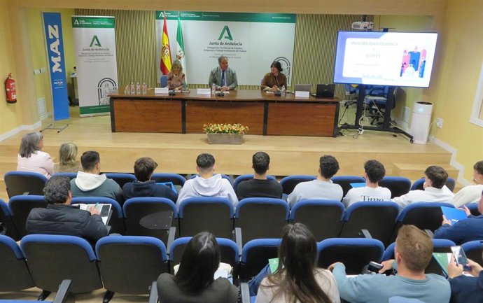 Jornada sobre las enfermedades profesionales por exposición a riesgos químicos en el Centro de Prevención de Riesgos Laborales de Huelva (CPRL).