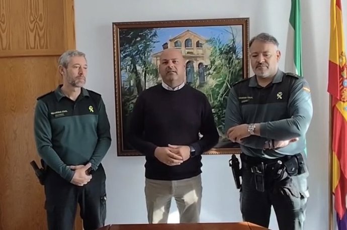 Reunión entre el Ayuntamiento de Zalamea la Real y la Guardia Civil de Huelva.