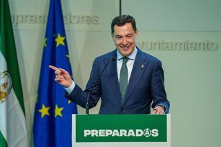 El presidente de la Junta de Andalucía, Juanma Moreno interviene en la clausura de la I Jornada del Programa Preparadas que se celebra en arcos de la Frontera (Cádiz). 