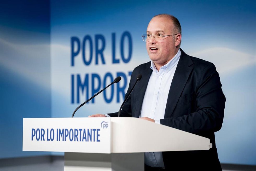 El secretario general del Partido Popular, Miguel Tellado, durante una rueda de prensa tras seguimiento de la noche electoral del PSOE de Castilla y León, en la sede nacional del Partido Popular, a 15 de marzo de 2026, en Madrid (España).