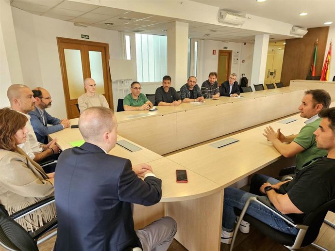Los alcaldes de Torrelavega, Polanco y San Felices de Buelna se reúnen con el comité de empresa de Solvay