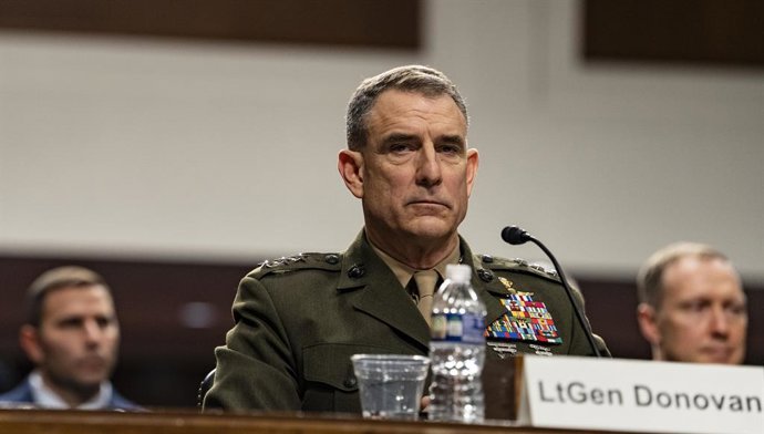 Archivo - Arquivo - 15 de janeiro de 2026, Washington, Distrito de Columbia, EUA: O Tenente-General Francis L. Donovan, do Corpo de Fuzileiros Navais dos Estados Unidos, presta depoimento perante a Comissão de Serviços Armados do Senado dos EUA sobre sua 