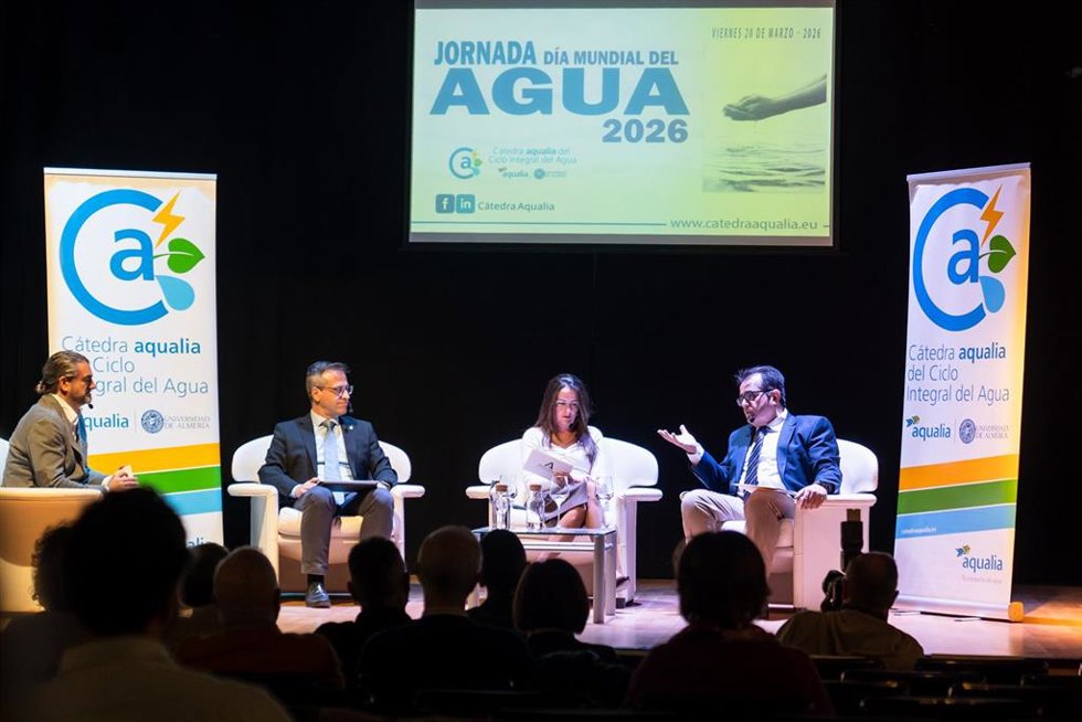 Mesa redonda de la jornada del Día Mundial del Agua organizada por la Cátedra Aqualia en Almería.