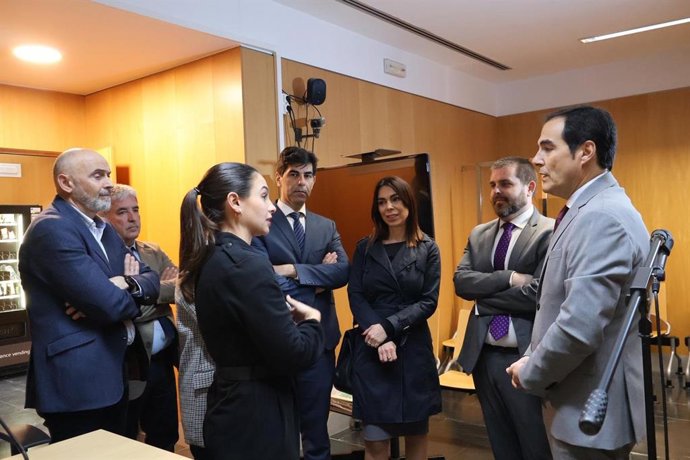 El consejero de Justicia, Administración Local y Función Pública, José Antonio Nieto, en uan visita a la sede judicial de Coín