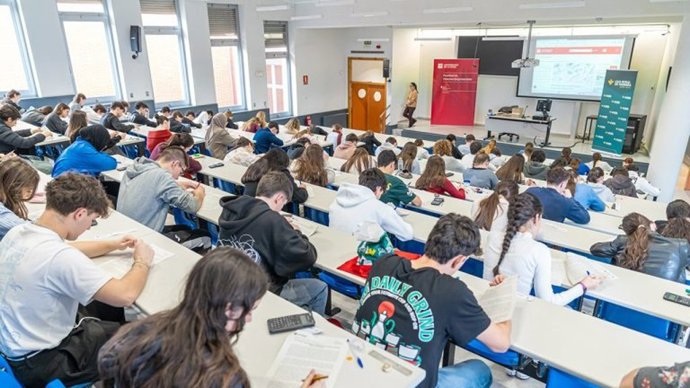 Un grupo de 86 estudiantes de Enseñanzas Medias se enfrenta en la UR el sábado a las pruebas XVII Olimpiada de Economía